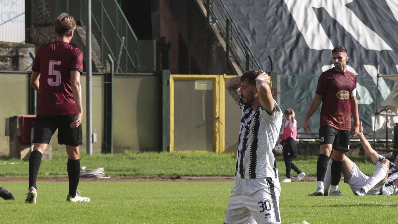 La Robur riparte dal derby con il Livorno: analisi della sconfitta e preparativi per il prossimo match contro il Poggibonsi. Magrini pronto a correre ai ripari.