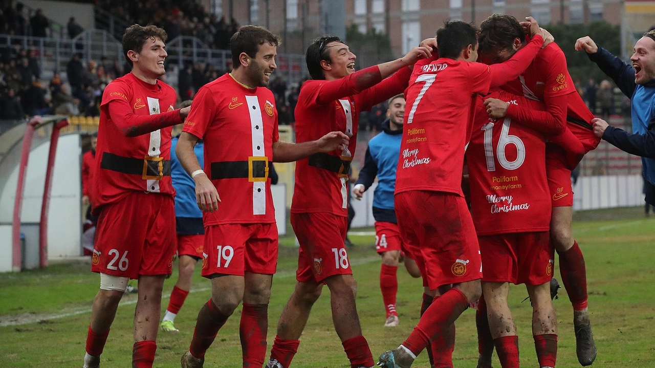 L’ultima esultanza del 2024, quando il Ravenna ha battuto 1-0 il Progresso con il gol di Biagi (foto Zani)