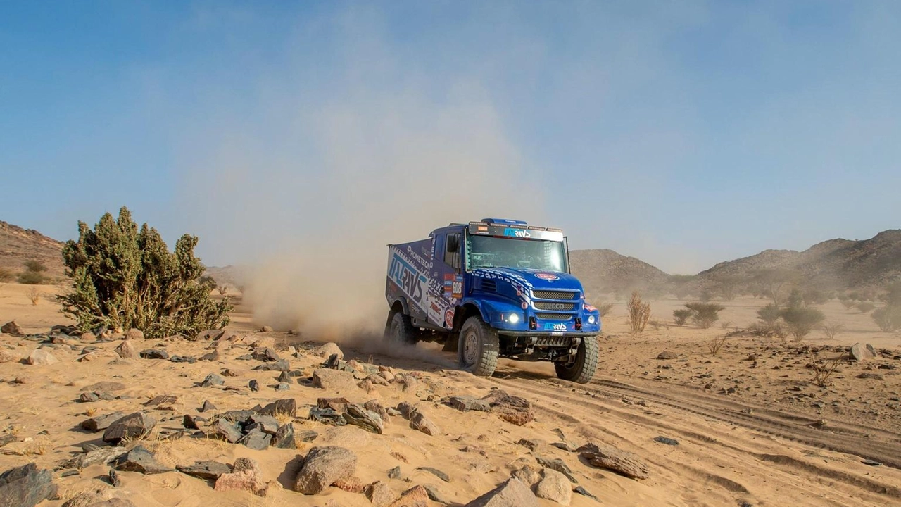 Il team Italtrans con Danilo Petrucci coinvolto in un incidente alla Dakar. Possibile continuazione nella categoria Experience.