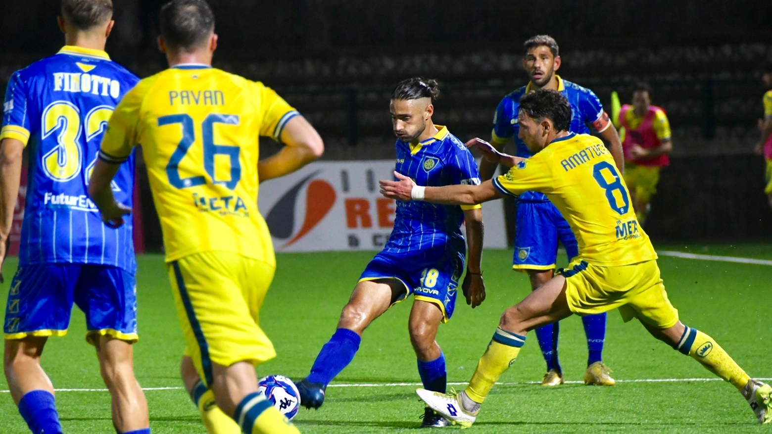 Una doppietta di Cerri ed una rete di Cherubini danno agli azzurri i primi tre punti allo stadio dei Marmi