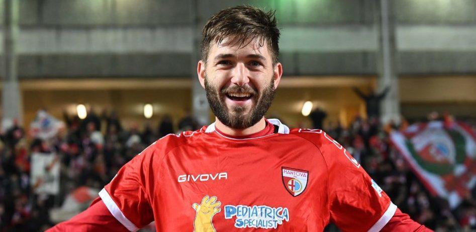 https://sport.quotidiano.net/image-service/view/acePublic/alias/contentid/NGYzYzdhYzctMDY4Yi00/0/larezzo-adesso-stringe-per-avere-quirini-e-cutolo-insegue-anche-il-centrale-redolfi.jpeg