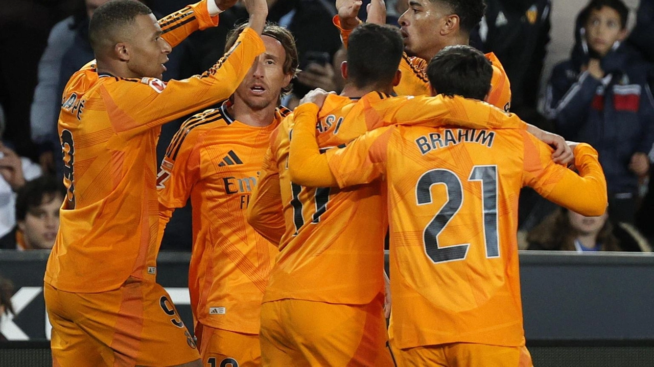 Il Real Madrid supera il Valencia 2-1 in rimonta grazie a Modric e Bellingham, e si porta in testa alla Liga.