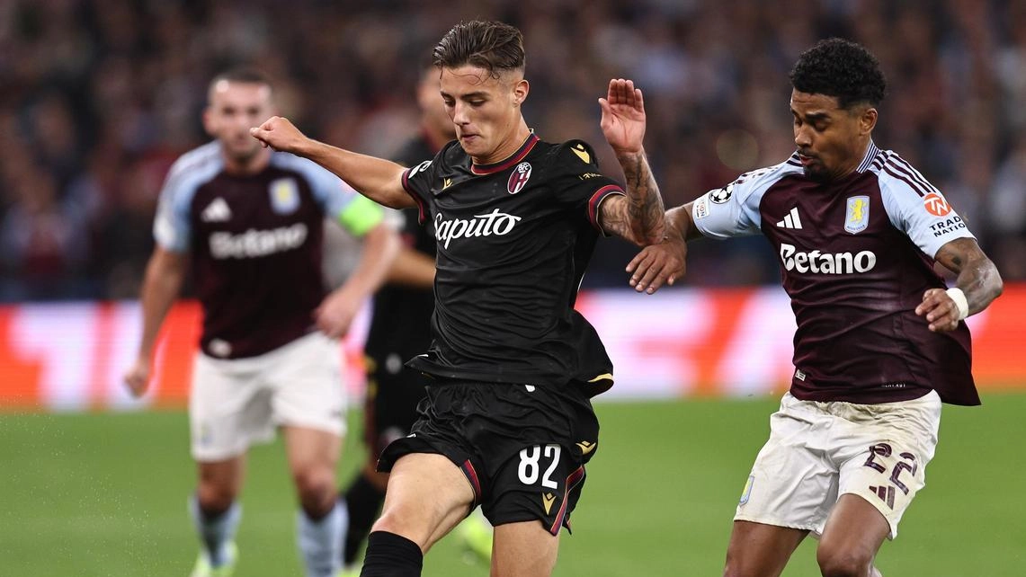 Champions, Kacper Urbanski in azione sul campo dell’Aston Villa (Schicchi)