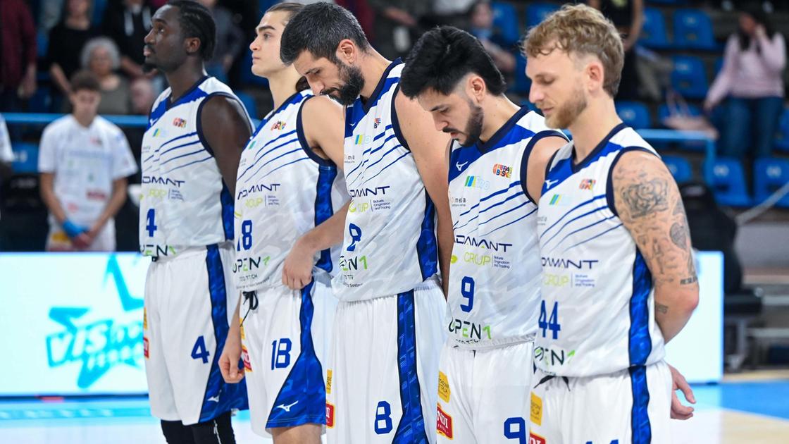 Basket serie B: l’assenza di Ballabio pesa come un macigno, ma non basta a giustificare questa involuzione. L’Adamant si è inceppata: deve cambiare faccia