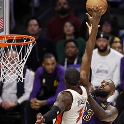 NBA Christmas Day: LeBron James e Stephen Curry brillano nel trionfo dei Lakers sui Warriors