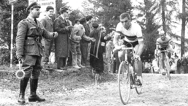 Rik Van Looy durante una tappa del Giro d'Italia del 1961