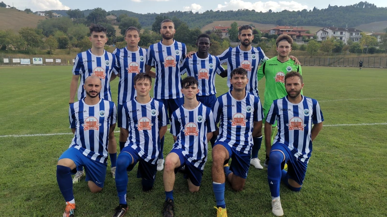 Inizia il campionato di Promozione a Pesaro con anticipi emozionanti. Le squadre si preparano per sfide intense e determinanti per la stagione. Arbitri e giocatori pronti per una nuova avventura calcistica.