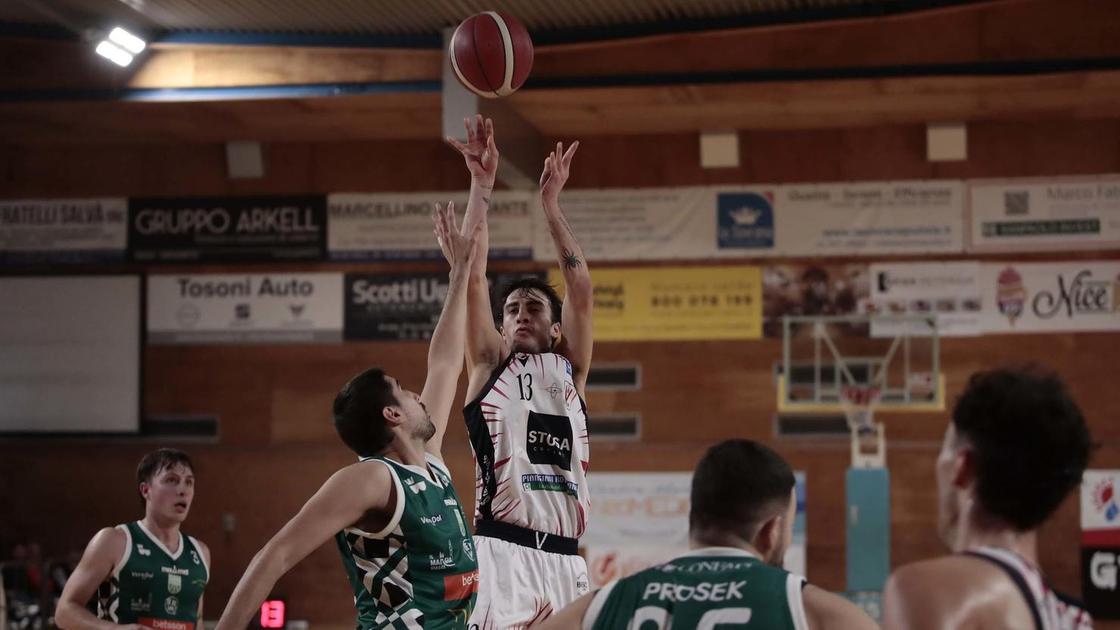 https://sport.quotidiano.net/image-service/view/acePublic/alias/contentid/NTJjNzU5NmYtYzcyNi00/0/la-stosa-virtus-gode-il-derby-e-suo-mens-sana-non-basta-il-sussulto-finale.jpeg?f=16:9&w=1200&h=630