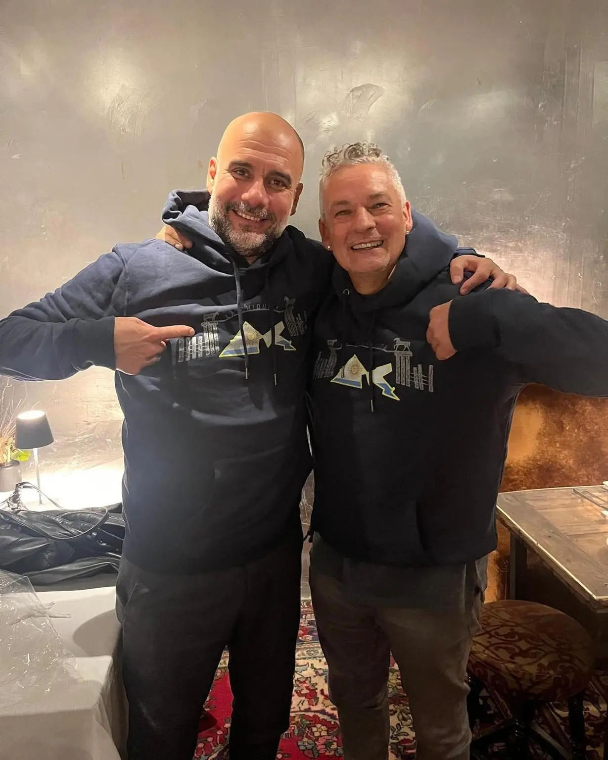 Guardiola, promessa mantenuta. Pep a Brescia cena con Baggio: "È meraviglioso incontrarci qui»