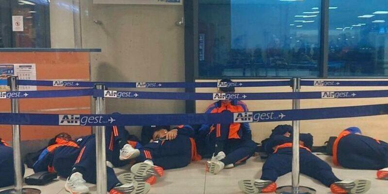 La Juve Next Gen dorme per terra in aeroporto a Trapani per un guasto all’aereo