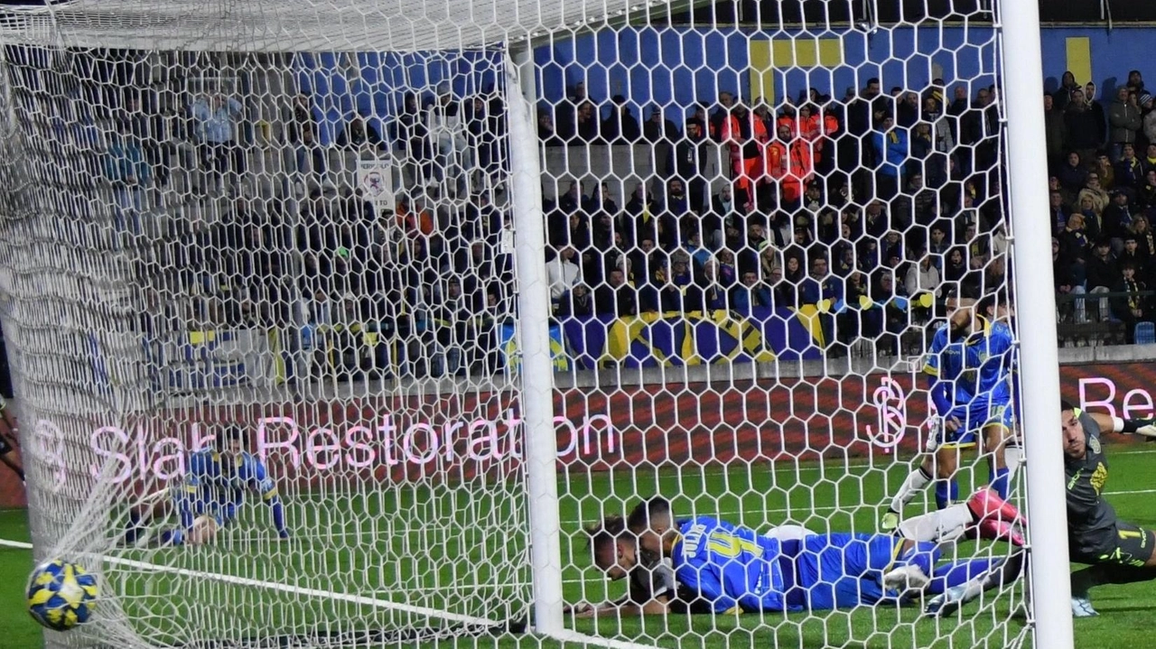 Il capitano: "Nello spogliatoio non abbiamo ancora capito il perchè di questa brutta prestazione" Il capitano: "Nello spogliatoio non abbiamo ancora capito il perchè di questa brutta prestazione"