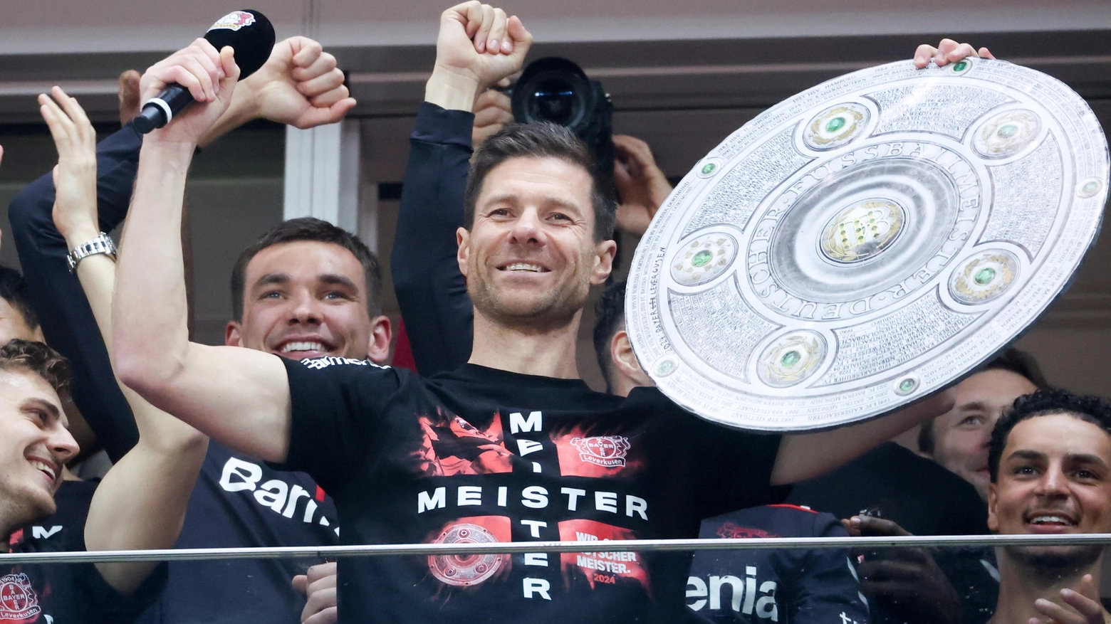 Con la vittoria per 5-0 contro il Werder Brema, il miracolo di Xabi Alonso è completo: spodestato il Bayern. Clamoroso quanto avvenuto tra Dortmund e ‘Gladbach