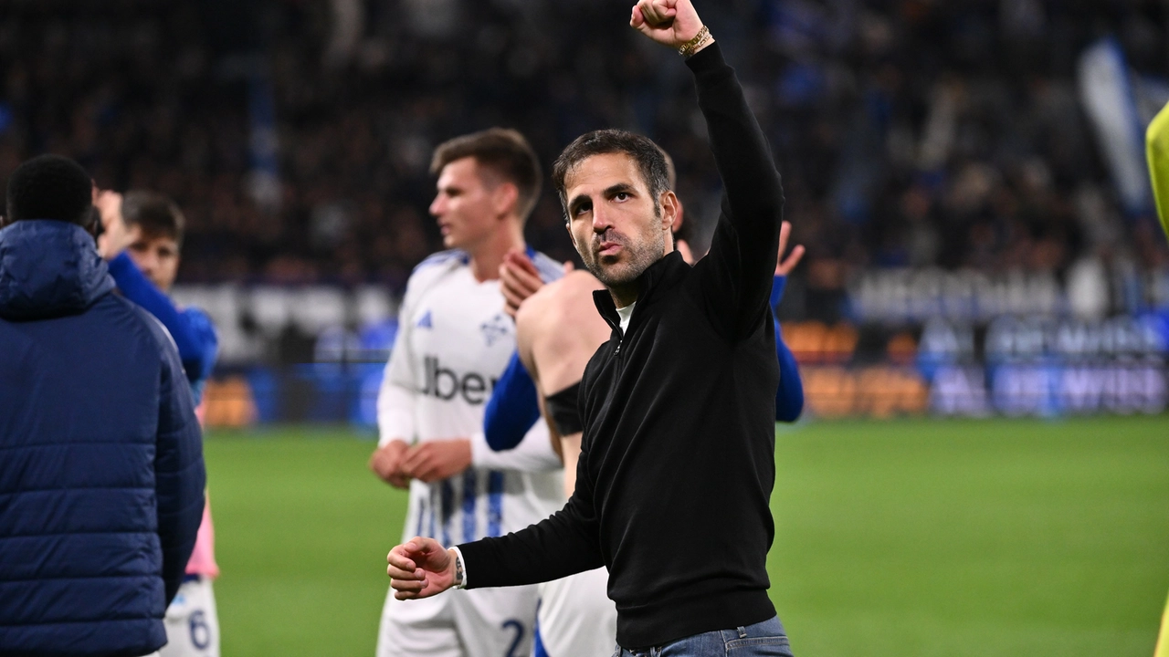 Cesc Fabregas allenatore Como esulta al termine della partita vinta contro l'Atalanta a Bergamo