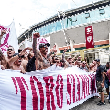 Torino, la contestazione dei tifosi: “Cairo, vattene”