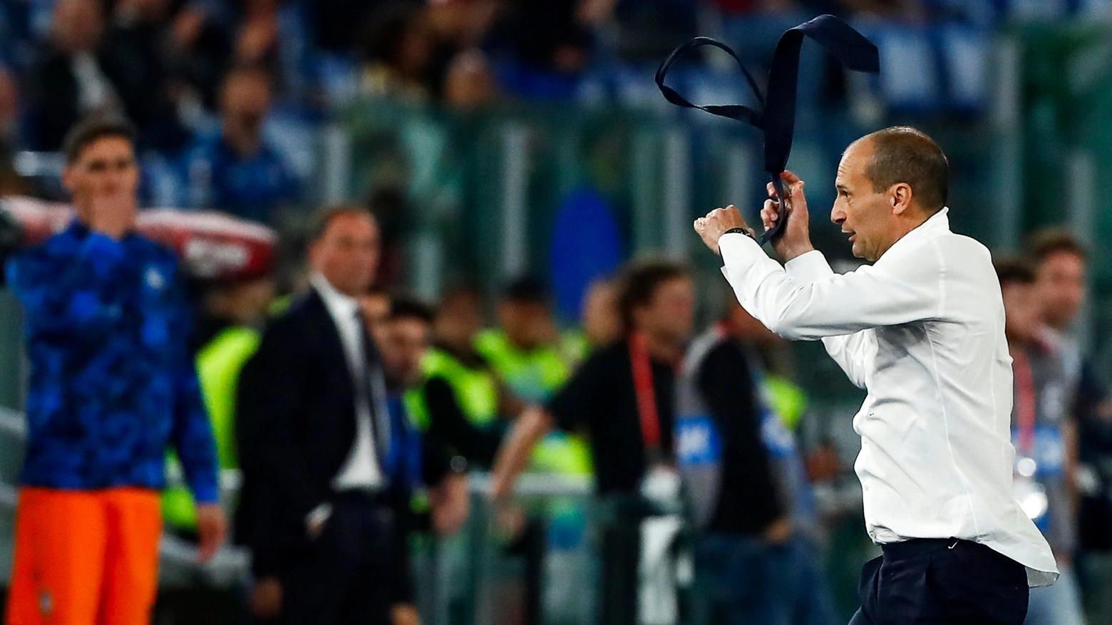 Massimiliano Allegri, 56 anni, si sfoga rabbiosamente nei minuti finali di Juventus-Atalanta