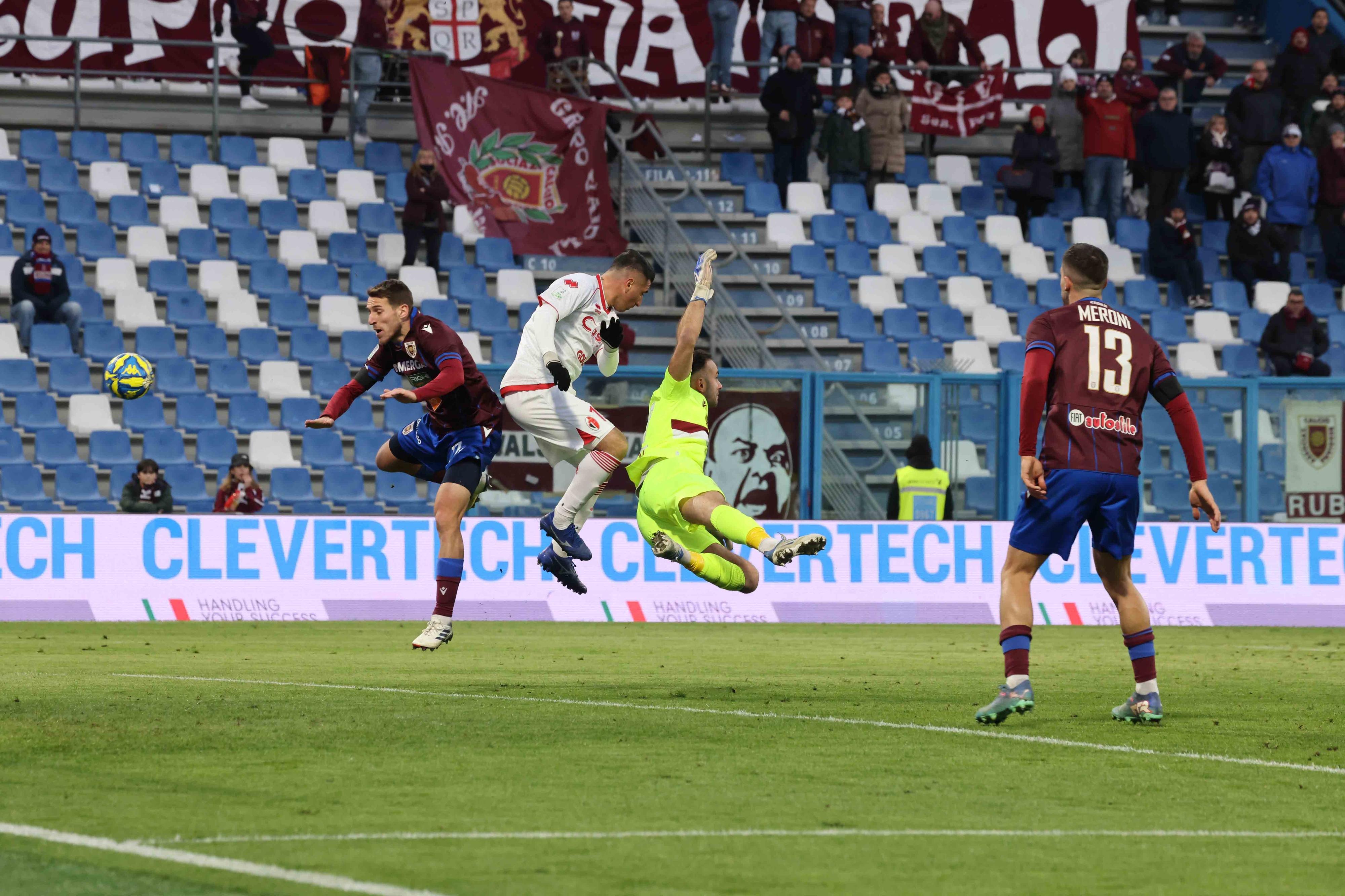 Reggiana Bari da Sport.quotidiano.net Reggiana Bari sospesa qualche minuto per cori razzisti poi finisce col pareggio