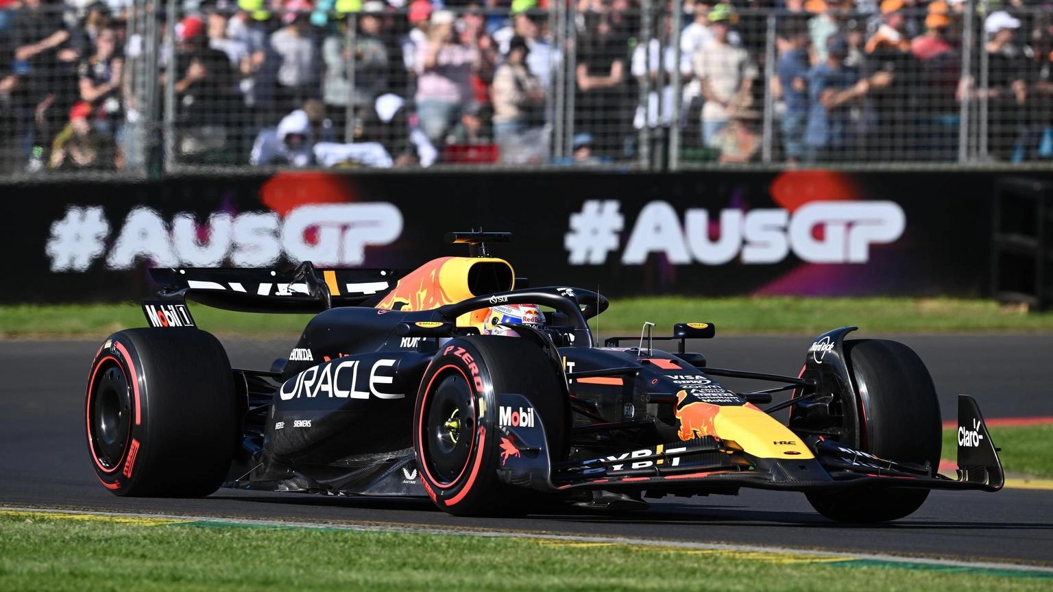 Australia, pole a Verstappen davanti a Sainz