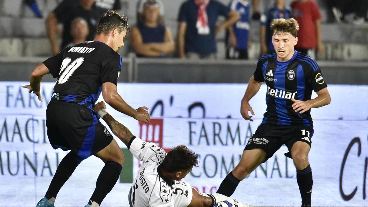 Ma il talento della Corsica rischia di non esserci nel match di domenica prossima col Cosenza. Più facile, invece, il recupero di Moreo