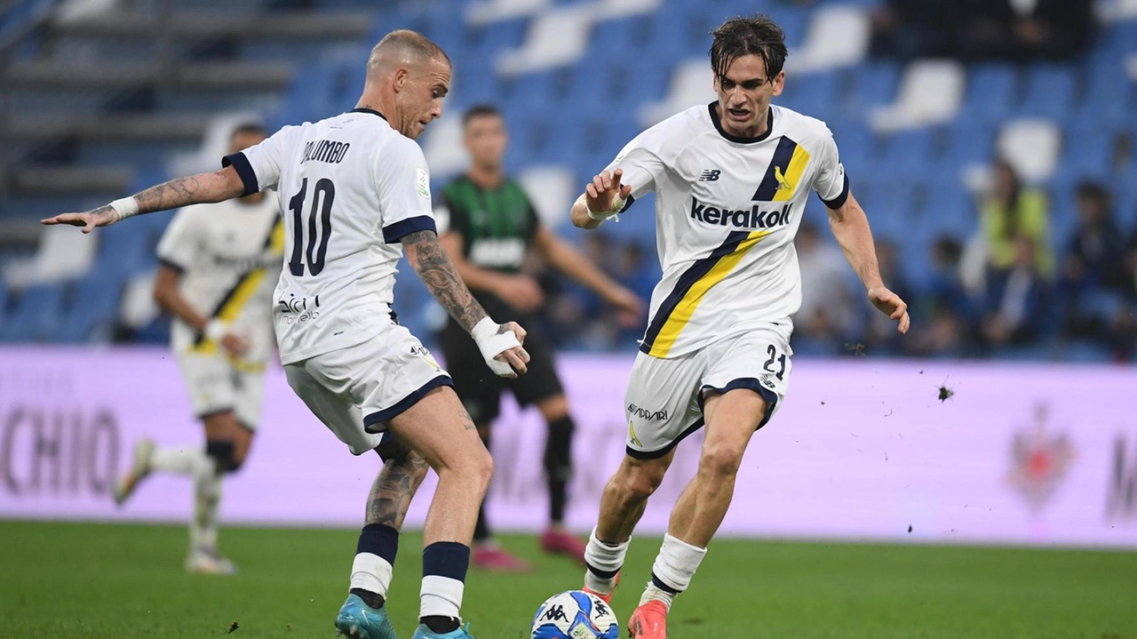 Palumbo e Bozhanaj in azione ieri sul campo del ’Mapei’ (fotofiocchi)