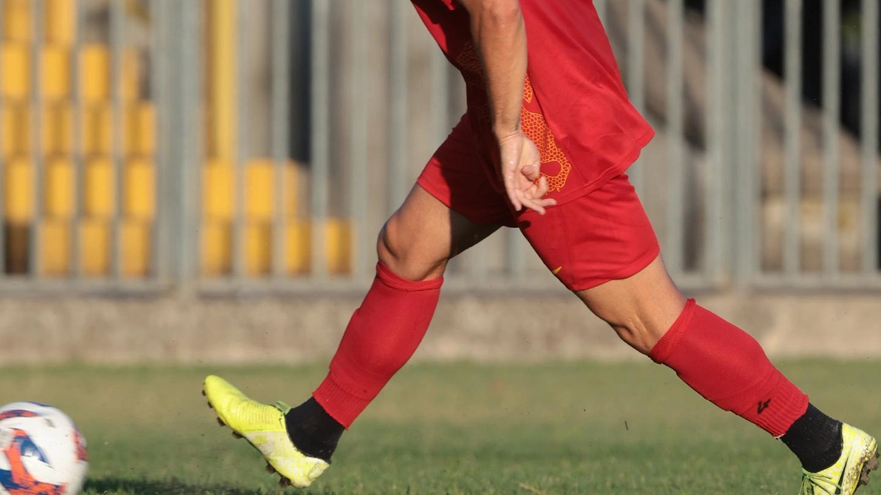 Matteo Mandorlini, centrocampista del Ravenna. Classe 1988, ha una lunga carriera alle spalle, con presenze anche in Serie B