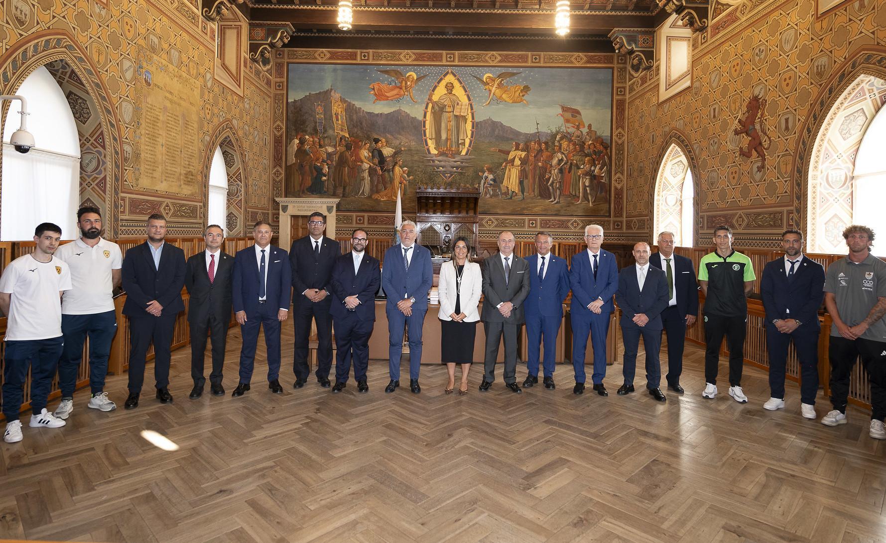 https://sport.quotidiano.net/image-service/view/acePublic/alias/contentid/NWFhMTdkYmQtN2Q0OS00/0/i-capitani-reggenti-spingono-virtus-tre-fiori-e-la-fiorita.jpeg