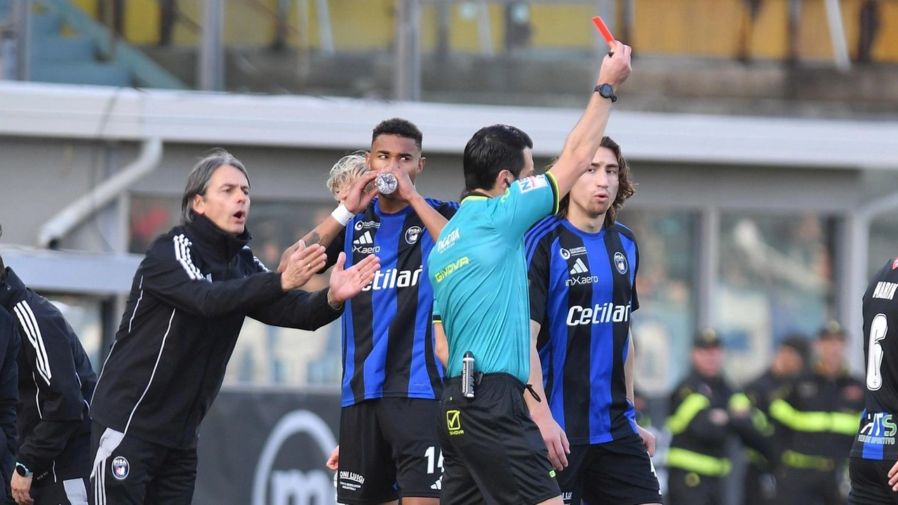 Marius Marin's expulsion during the match against Salernitana (photo by Masotti for Valtriani) Marius Marin's expulsion during the match against Salernitana (photo by Masotti for Valtriani)