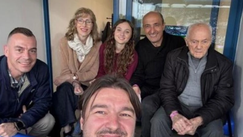 Aldo Spaggiari ospite con la famiglia del club. Giro di campo per Beppe (212 gare e 49 gol con la Regia)