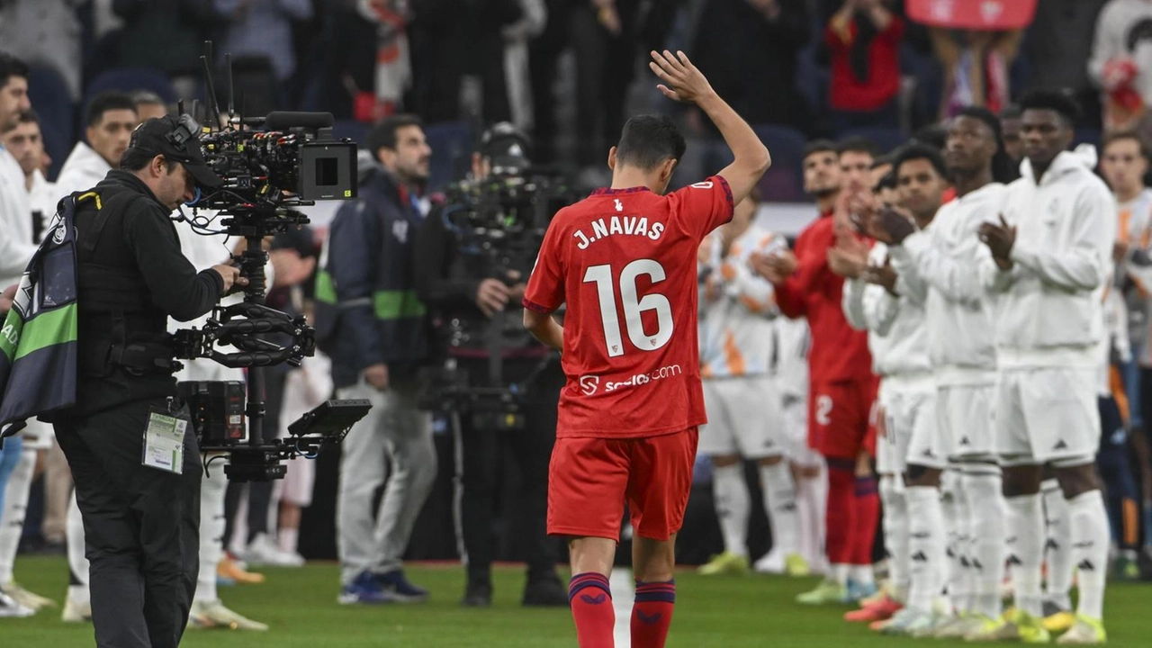 Il Real Madrid vince 4-2 contro il Siviglia. Emozionante standing ovation per Jesus Navas alla sua ultima partita.