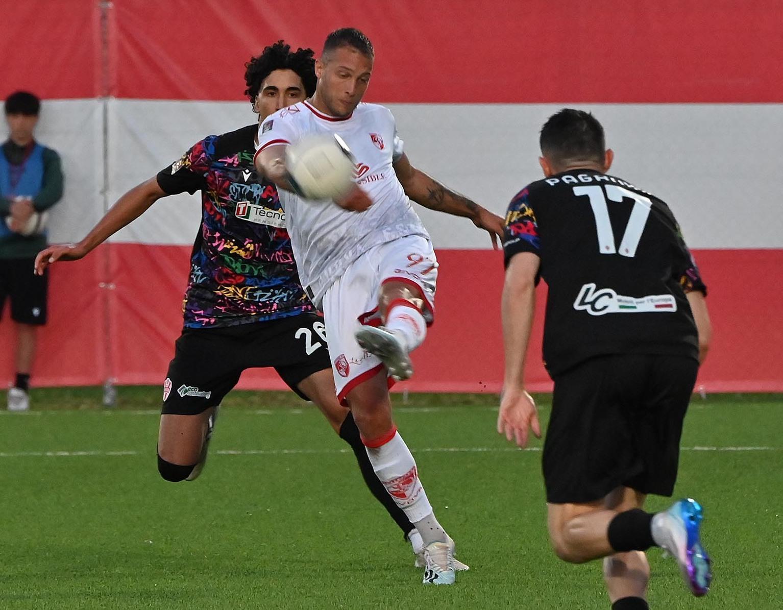 https://sport.quotidiano.net/image-service/view/acePublic/alias/contentid/NWJmYTM0ZTQtNmQwOC00/1/prove-di-fuggi-fuggi-in-casa-rimini-guai-societari-e-mercato-in-salita.jpeg