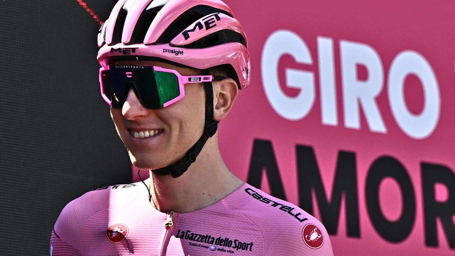 Giro: Kooij vince la 9/a tappa, Pogacar sempre in rosa