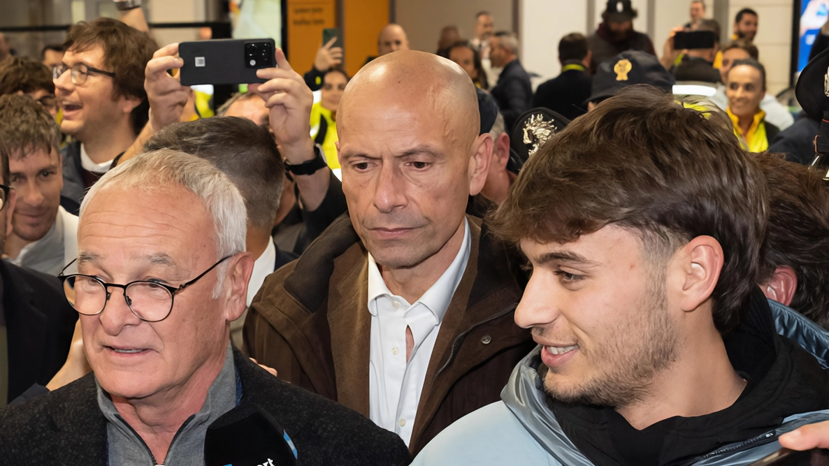 Ranieri, arrivo da star a Fiumicino. Ad attenderlo il super tifoso Cobolli