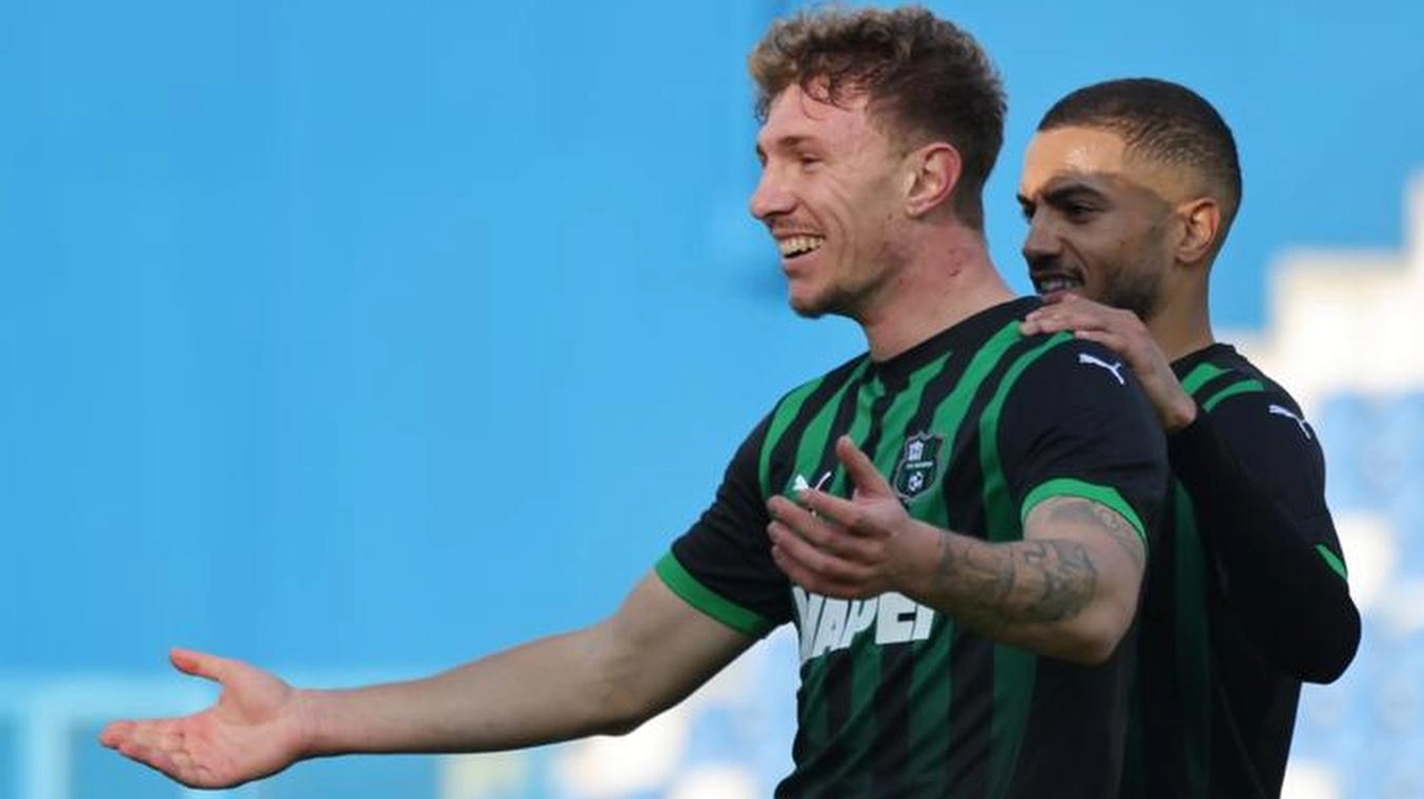 Lovato esulta dopo il gol segnato al Brescia sabato al ’Mapei’ (Munarini) Lovato esulta dopo il gol segnato al Brescia sabato al ’Mapei’ (Munarini)