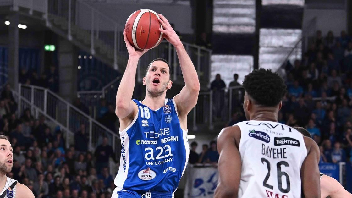 Basket, Serie A: Brescia batte Trento e si prende la vetta. Tortona alle Final Eight