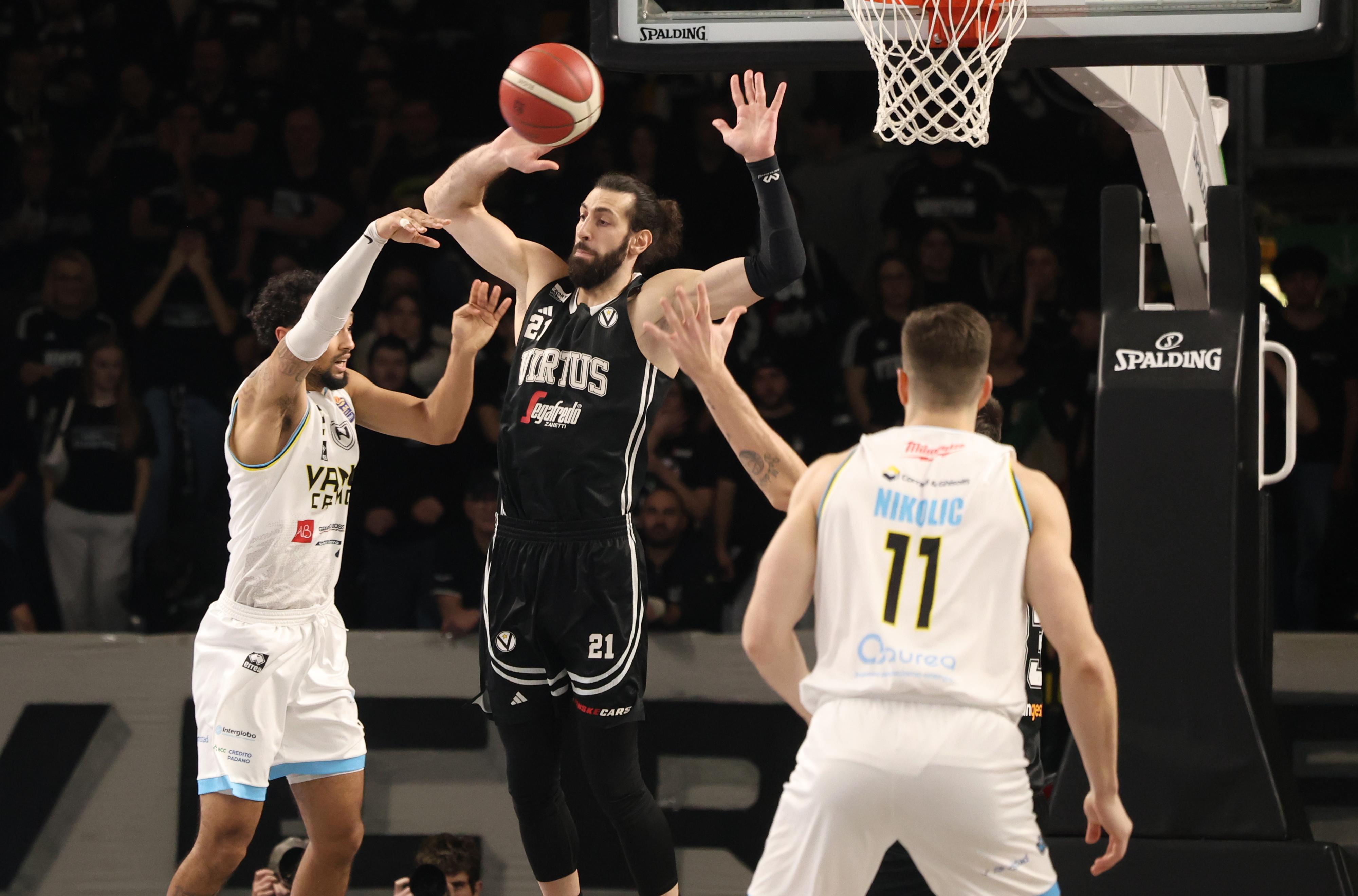 La Virtus batte Cremona 81 63 e aggancia la vetta della classifica