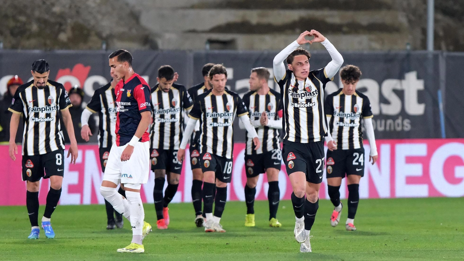 Contro il Gubbio basta un autogol, il Picchio vince dopo 11 turni a secco. Ma quanta sofferenza nel finale