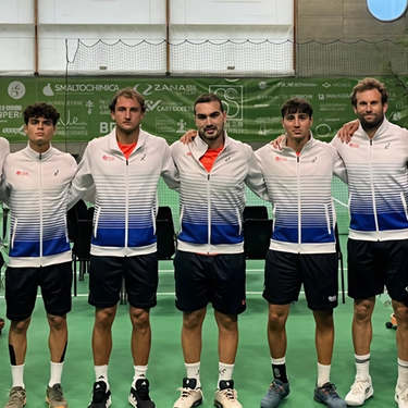 Tennis Serie A2. Il V-Team strappa il pass playoff. Sfida sulla terra battuta di Macerata