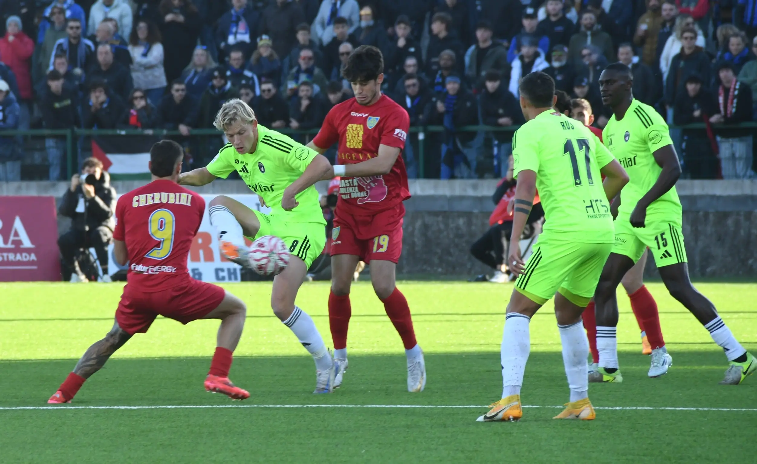 Carrarese-Pisa 1-0: i nerazzurri perdono la vetta della classifica