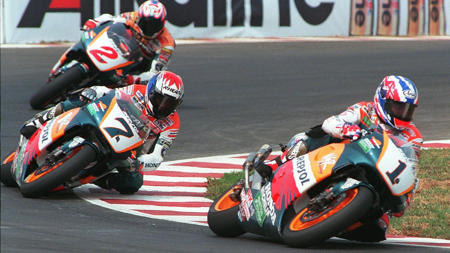 Mick Doohan, Tadayuki Okada e Alex Criville in una foto di repertorio