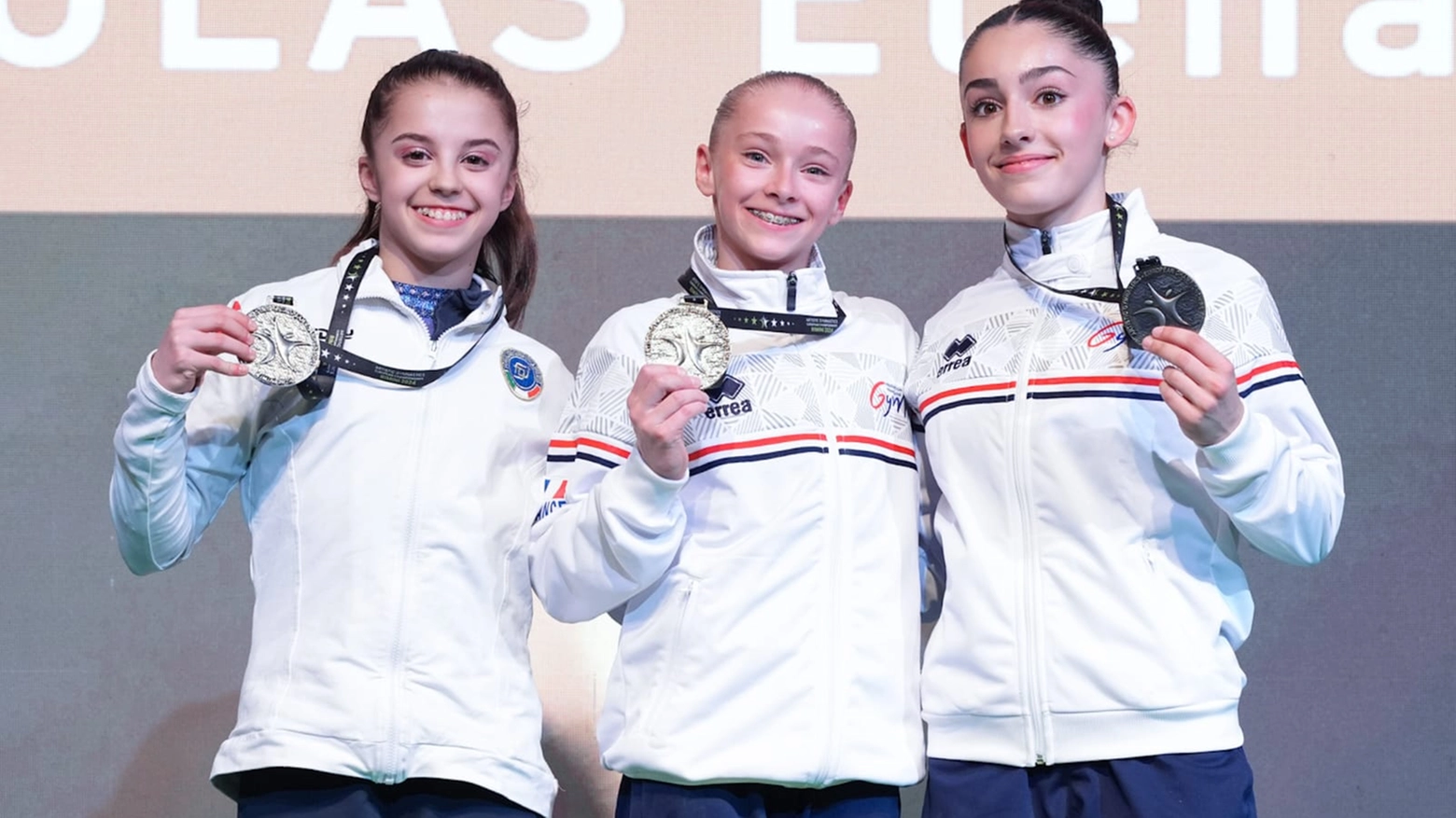 Sulla sinistra Giulia Perotti, 14 anni, argento europeo Juniores (foto Simone Ferraro)