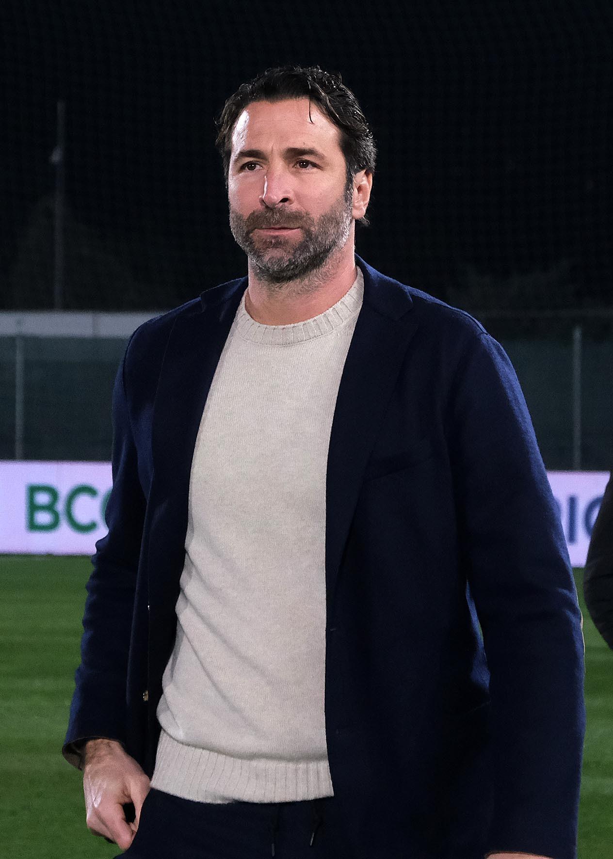 https://sport.quotidiano.net/image-service/view/acePublic/alias/contentid/NjI3MDUxMGEtYzMwOS00/0/sforzini-saluta-grazie-di-tutto-di-carlo-a-gubbio.jpeg