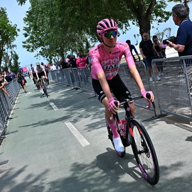 Giro: 12/a tappa, Pogacar resta in maglia rosa