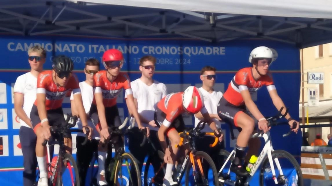 La stagione degli Allievi della Scd Alma Juventus si conclude con la convocazione di Samuele Uguccioni in nazionale per un test a Montichiari. Prestazioni intense al campionato italiano cronometro e al Giro dei 5 Laghi.