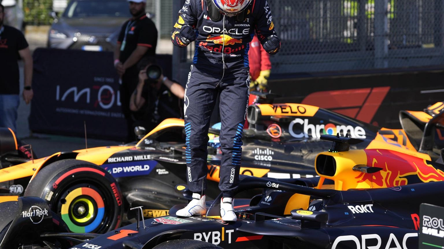 F1: pole da record Verstappen, felice dopo un weekend difficile