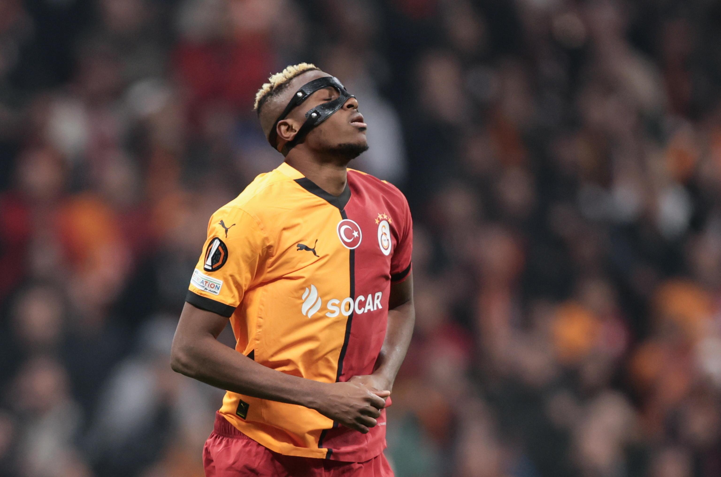https://sport.quotidiano.net/image-service/view/acePublic/alias/contentid/NjRhMmIwMWItMTc5MC00/0/victor-osimhen-ansa.jpeg