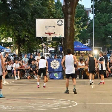 Basket sotto le stelle a Faenza. È tempo di ’Campetto by Night’. Il torneo mancava dal 2019
