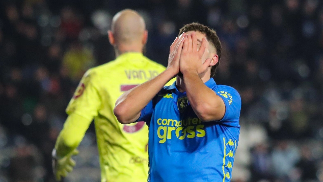 Liberato Cacace si dispera dopo un’occasione fallita (Gasperini/FotoGermogli) Liberato Cacace si dispera dopo un’occasione fallita (Gasperini/FotoGermogli)