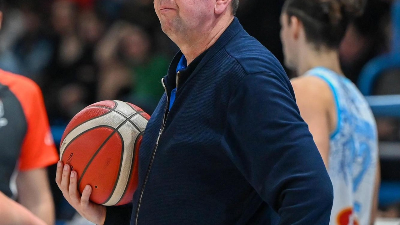 Spiro Leka, ex cestista, diventa il nuovo coach della VL Pesaro dopo la sconfitta contro l'Unieuro. Leka si dice felice di tornare e fiducioso per il futuro del club.