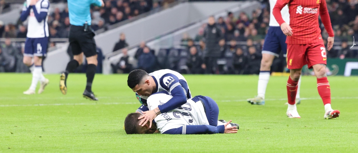 Rodrigo Bentancur, malore durante Tottenham-Liverpool. L’ex Juve esce con la maschera d’ossigeno