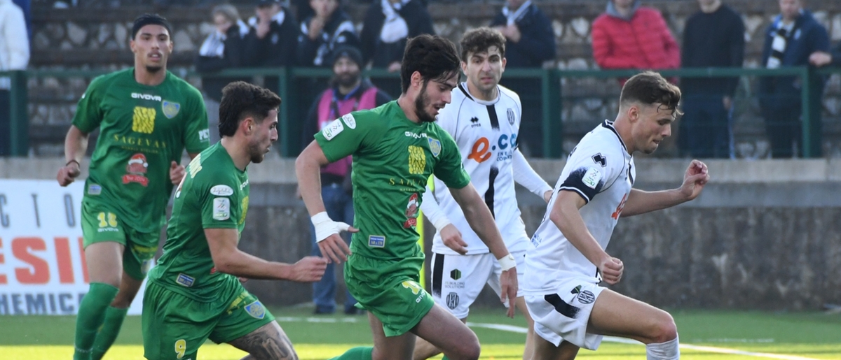 Serie B, Carrarese straripante contro il Cesena: finisce 2-0