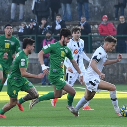 Serie B, Carrarese straripante contro il Cesena: finisce 2-0